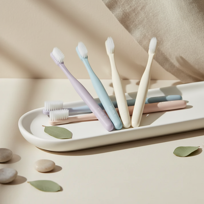 Elegant arrangement with pebbles